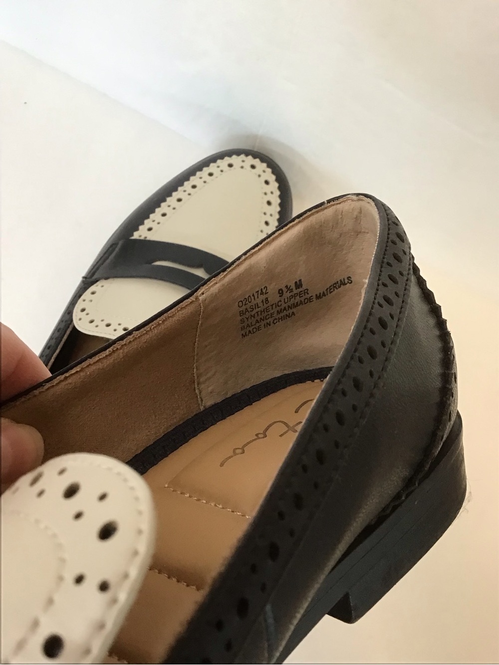 ME TOO Women's Classic Black & Ivory Two-Tone Soft Faux Leather Penny Loafer 9.5 - Picture 8 of 8